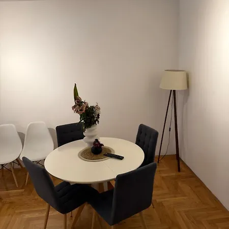 Family Apartment, Minimum 2 Nights, Quiet, Airport Apartman Szarajevó