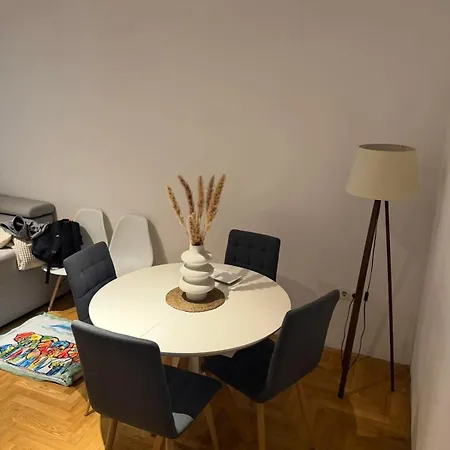 Family Apartment, Minimum 2 Nights, Quiet, Airport *