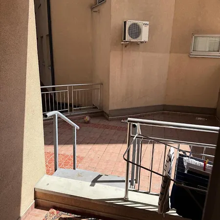 Family Apartment, Minimum 2 Nights, Quiet, Airport Szarajevó